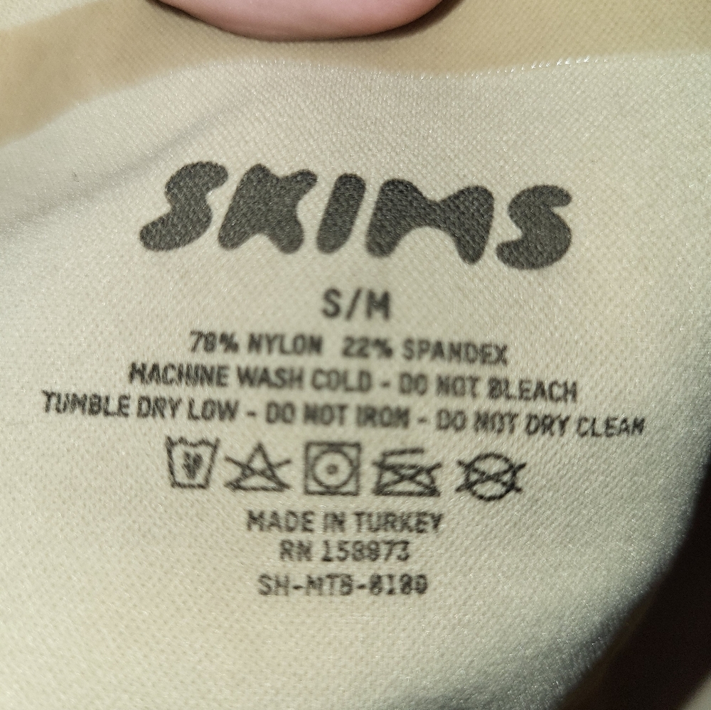 Skims - Picture 3 of 3